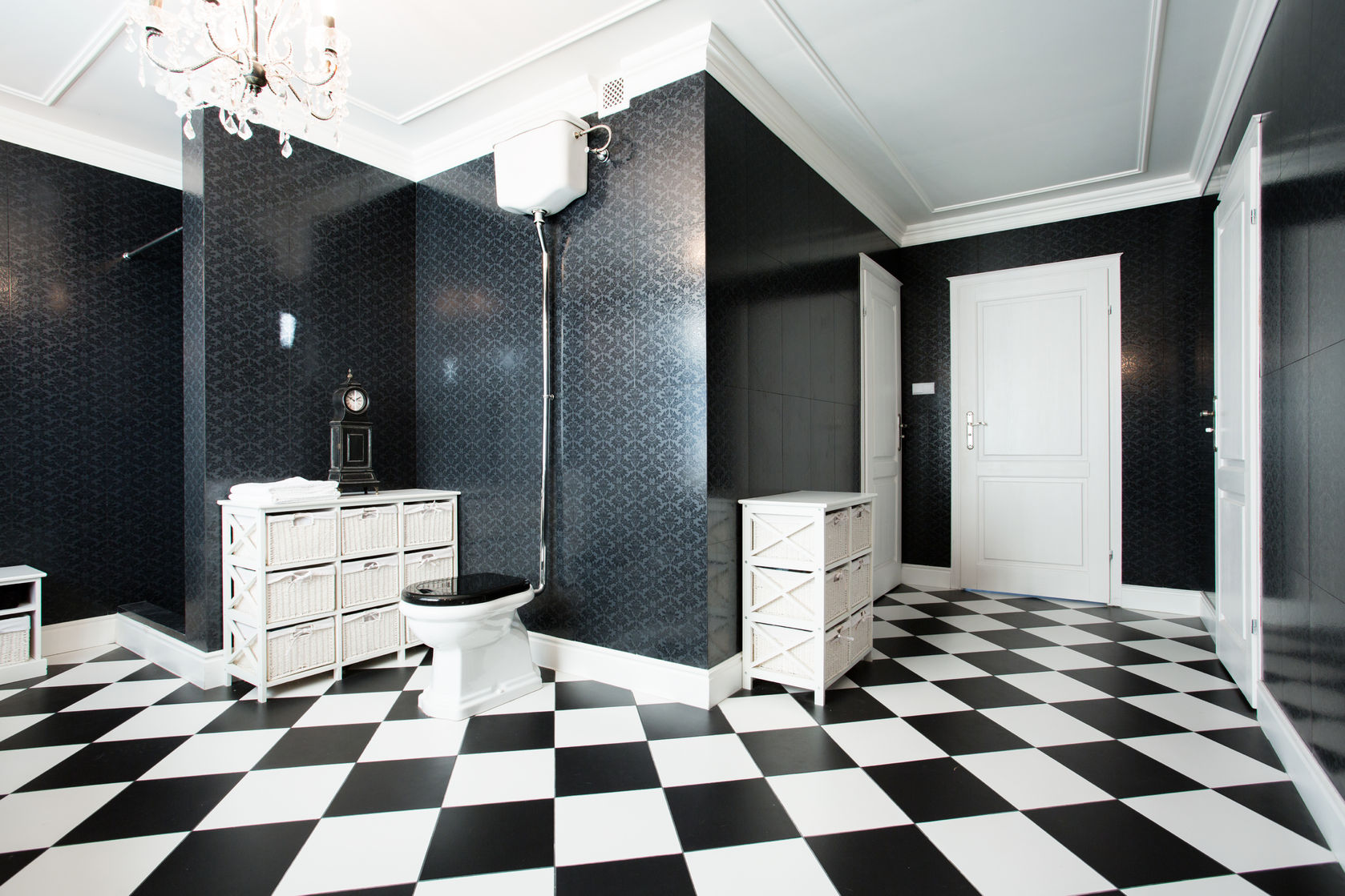 Sophisticated black and white tile in the bathroom